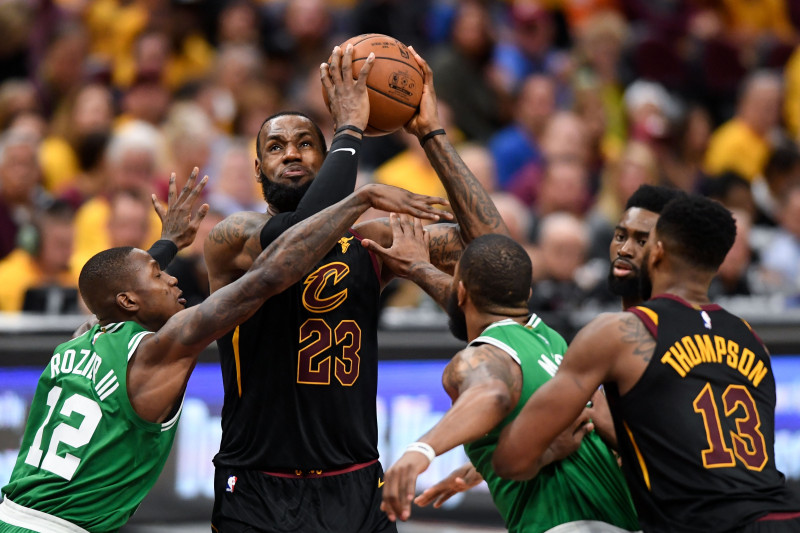 Lebronam 44, "Cavaliers" vēlreiz uzvar mājās un sērijā panāk neizšķirtu