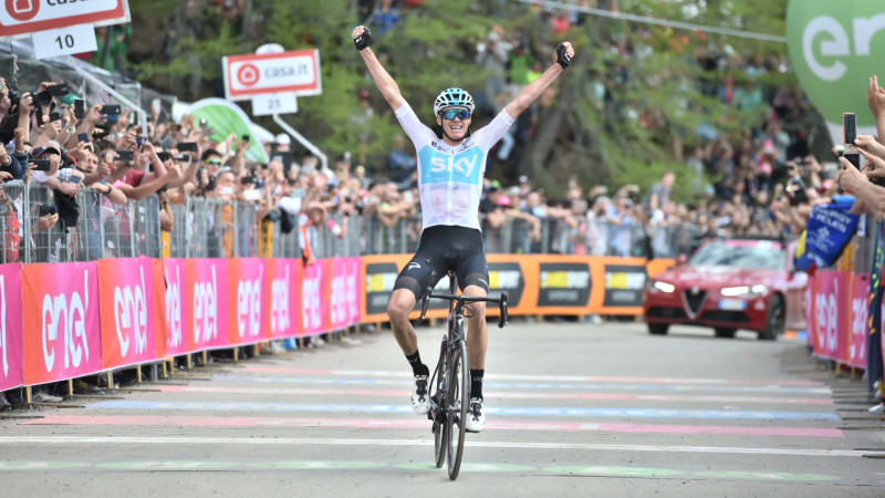 80 kilometrus garš solo izrāviens palīdz Frūmam kļūt par "Giro d'Italia" līderi