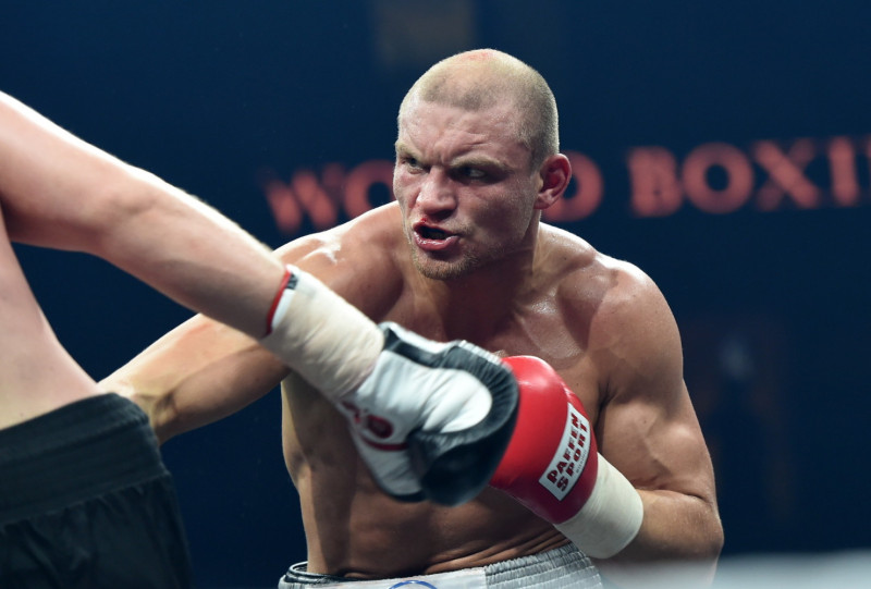 Bokseris Bolotņiks DĀR piekāpjas WBA Āfrikas čempionam Mčunam