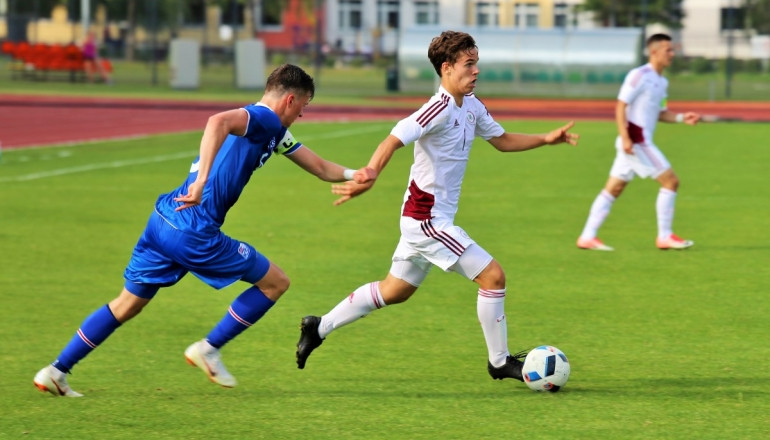 U18 futbolistiem otrajā spēlē neizšķirts pret Islandi