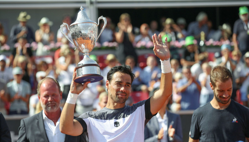 Foņīni, Džonsons un Čekinato otro reizi šosezon uzvar ATP turnīros