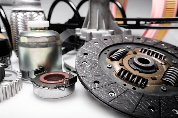 10 priekšrocības pērkot auto daļas internetā