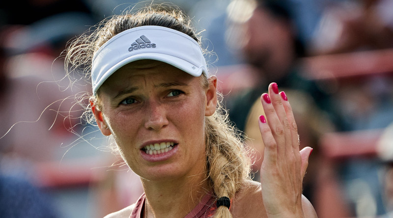 Vozņacki zaudē ar trim mačbumbām, izstājas ar Šarapova un Kvitova