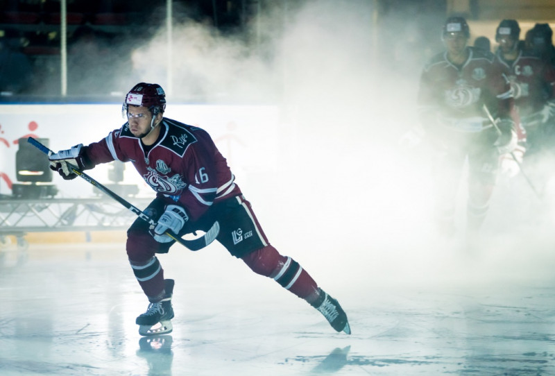 Notiek uzņemšana virtuālaja hokeja komandā kas piedalīsies KHL, ar live translāciju!