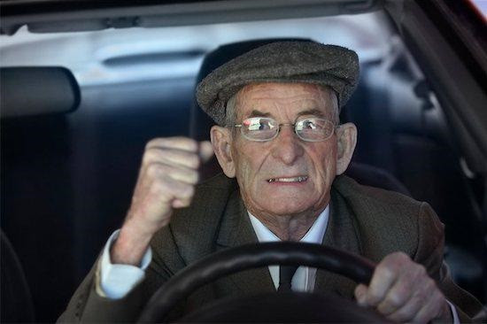 Ko par vīrieti stāsta automašīnas vadīšanas veids