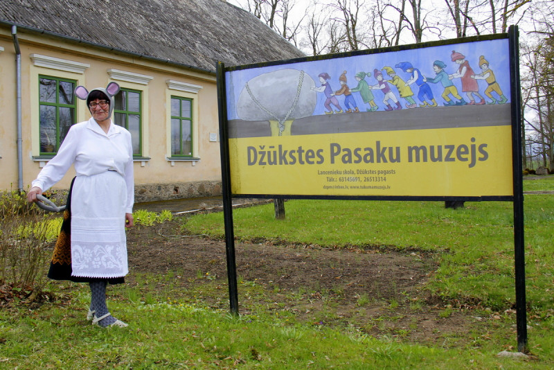 Pasaku svētki kopā ar Pūcīti, Lapsiņu un Vilceni