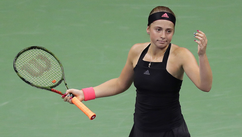 Ostapenko tikai divas reizes uzvar serves geimos graujošā zaudējumā Šarapovai