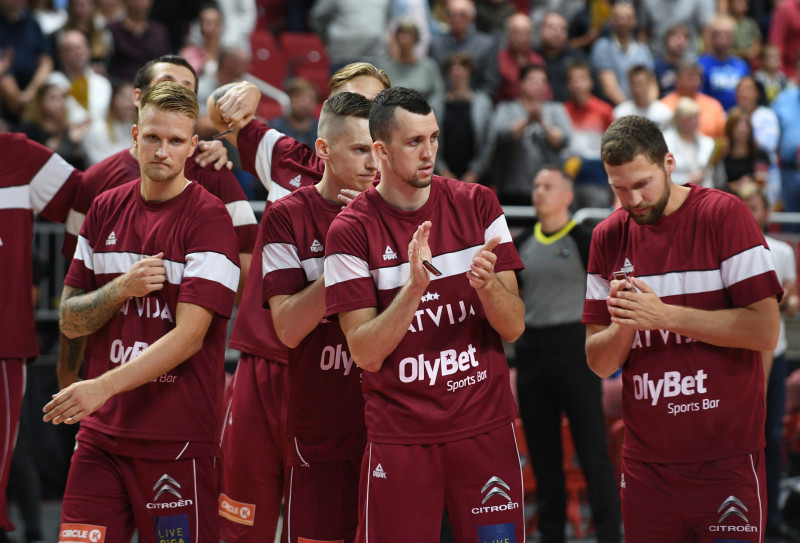 Latvija pēdējā pārbaudes spēlē Viļņā sakauj Lietuvu