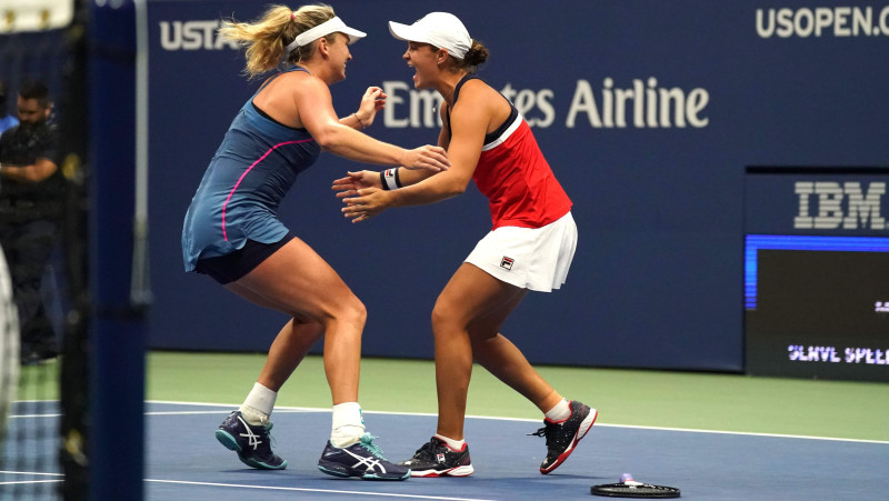 Bārtija un Vandevei "US Open" finālā atspēlē trīs mačbumbas