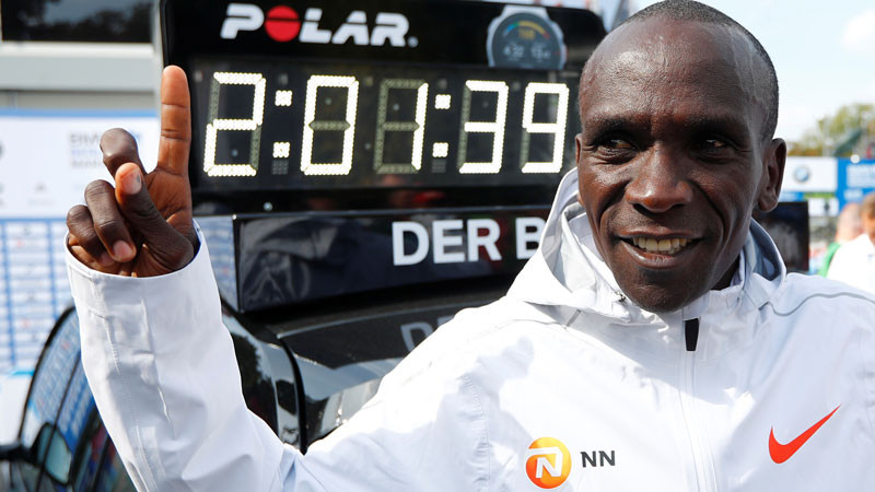 Maratonists Kipčoge un trīssoļlēcēja Ivargene atzīti par 2018. gada labākajiem