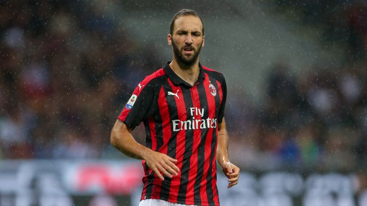 Igvaina pirmie vārti atnes "Milan" tikai neizšķirtu pret "Cagliari"