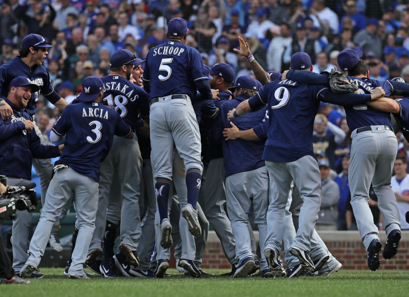 "Brewers" un "Dodgers" uzvar MLB pārspēlēs