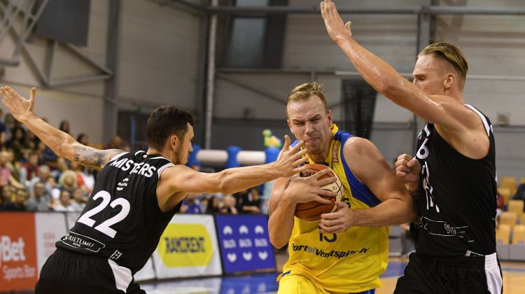 VEF saņem 700 eiro sodu par "Ventspils" līdzjutēju izraisītām nekārtībām OSC