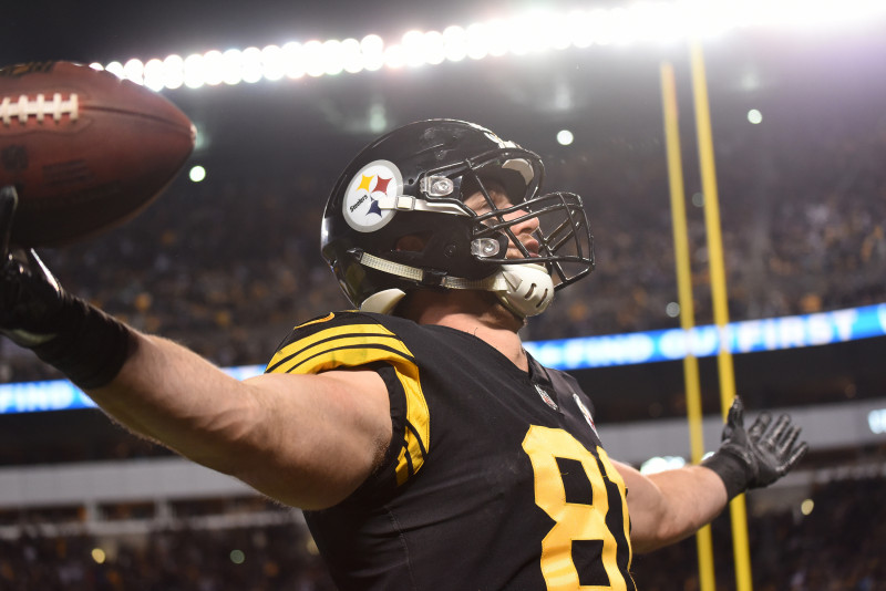 Rotlisbergeram pieci tačdauni, "Steelers" pārliecinoši pieveic "Panthers"