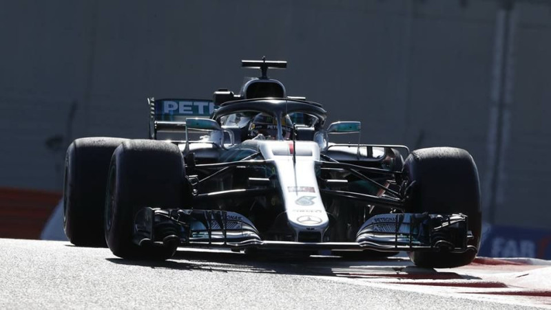 Hamiltons pārspēj Raikonenu trešajā treniņā