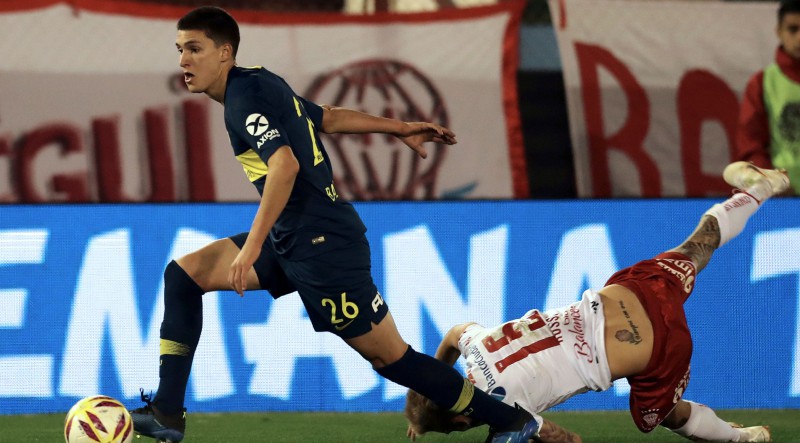 Bundeslīgas līdere Dortmundes "Borussia" par 15 miljoniem nopērk argentīniešu aizsargu