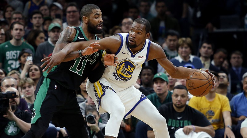 "Warriors" Bostonā desmitā uzvara pēc kārtas, Jokičam un Makolumam triple-double