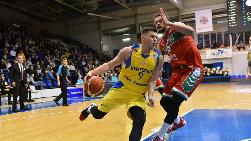 Spraigā galotnē ''Ventspils'' izrauj uzvaru