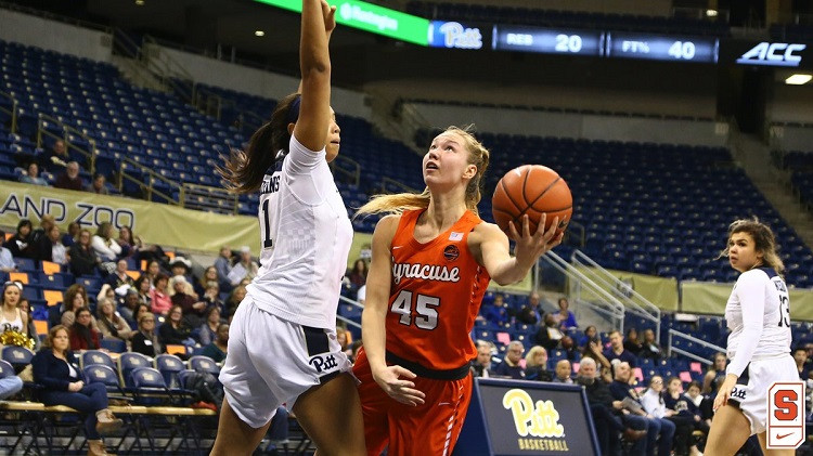 Lieliskā Digna Strautmane ieved "Syracuse" ACC čempionāta ceturtdaļfinālā