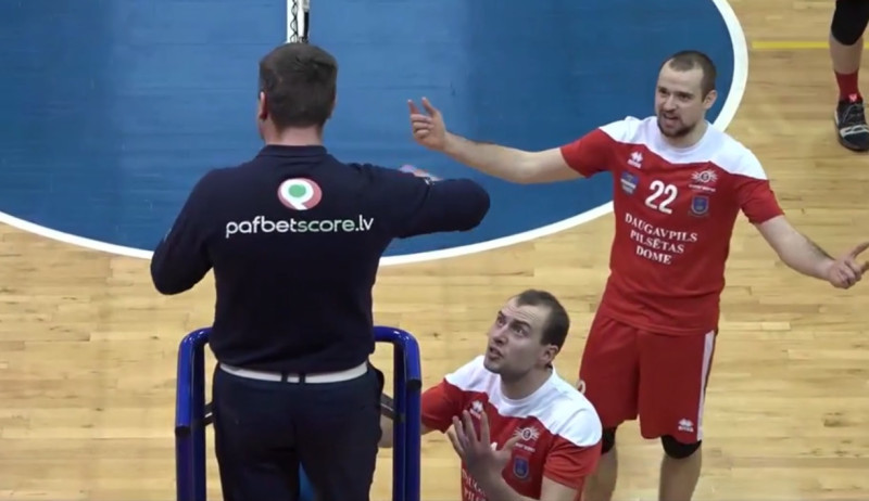 DU volejbolistam piespriež naudas sodu par tiesnešu apvainošanu un ālēšanos pēc spēles (+video)
