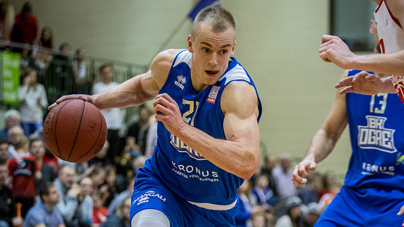 Dārgais ar iespaidīgu "double-double" ieved "Ogri" finālčetriniekā
