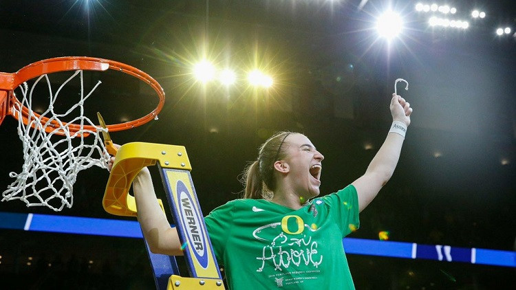 Spānijai un "Oregon" vēsturisks sasniegums, čempiones atgriežas "Final Four"