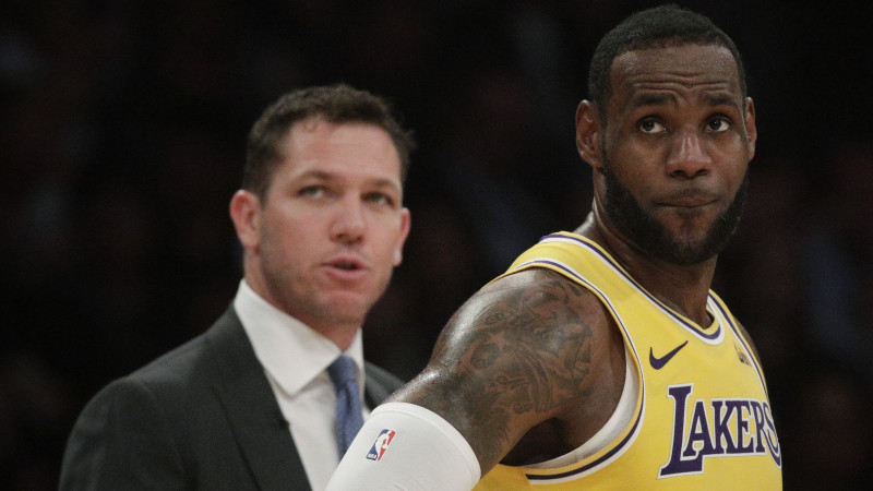Voltons dienu pēc atlaišanas no "Lakers" panāk vienošanos ar jaunu klubu
