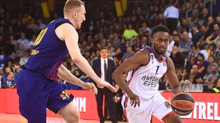 Šmitam un "Barcelona" izdzīvošanas spēle pret "Anadolu Efes"