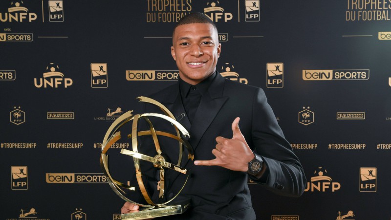 Mbapē ultimāts: PSG superzvaigzne laureātu vakarā satricina Franciju