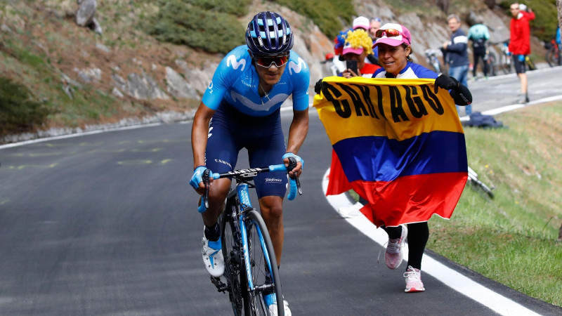 Iekarsis fans nogāž favorītu, Karapass lieliem soļiem tuvojas "Giro d'Italia" triumfam