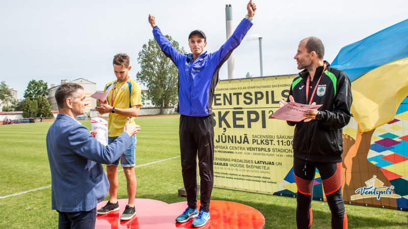 Rumbenieks nosoļo Smolonski Latvijas čempionātā, Pastare atkal uzvar bez nopietnas konkurences