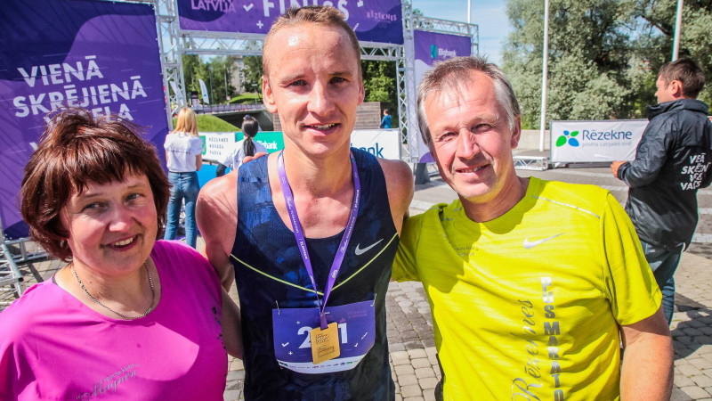 Žolnerovičs par neveiksmi Rīgā revanšējas ar uzvaru Rēzeknes pusmaratonā