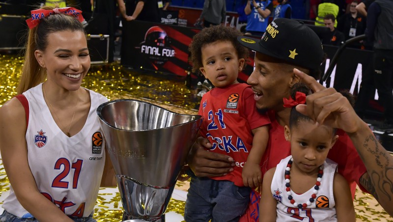 CSKA pagarinās līgumu ar Eirolīgas "Final 4" MVP Klaibērnu, Rodrigess pagaidām neziņā