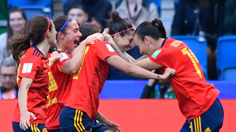 Pasaules kauss dāmām: Spānija atspēlējas un galotnē izrauj uzvaru, nervozē arī Vācija