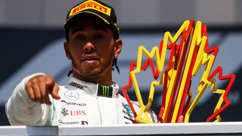 "Ferrari" apstiprina, ka sākusi sarunas ar Hamiltona par viņa pievienošanos komandai