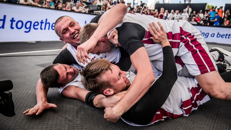 Latvijas 3x3 basketbolisti izcīna sudrabu Pasaules kausā