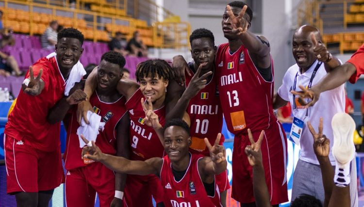 Mali U19 izlase turpina pārsteigt un pēc Latvijas pieveikšanas apspēlē arī Kanādu