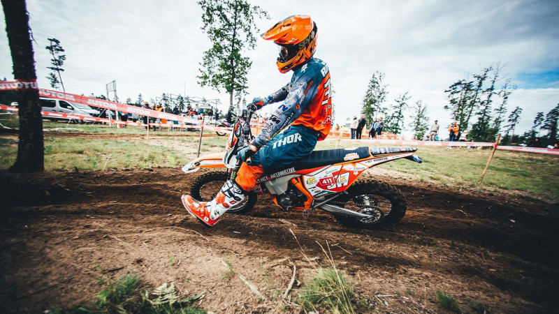 Latvijas sportistiem pjedestāli Eiropas enduro čempionāta posmā Madonā