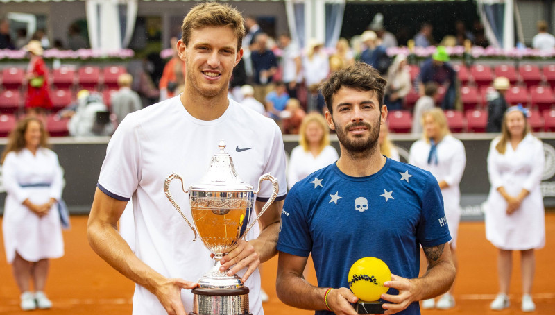 Džarrī un Lajovičam pirmās trofejas, Isners ceturto reizi uzvar Ņūportā