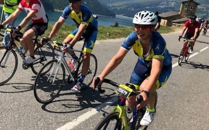 Igaunijas prezidente pieveic 135 kilometrus garu "Tour de France" kalnu posmu