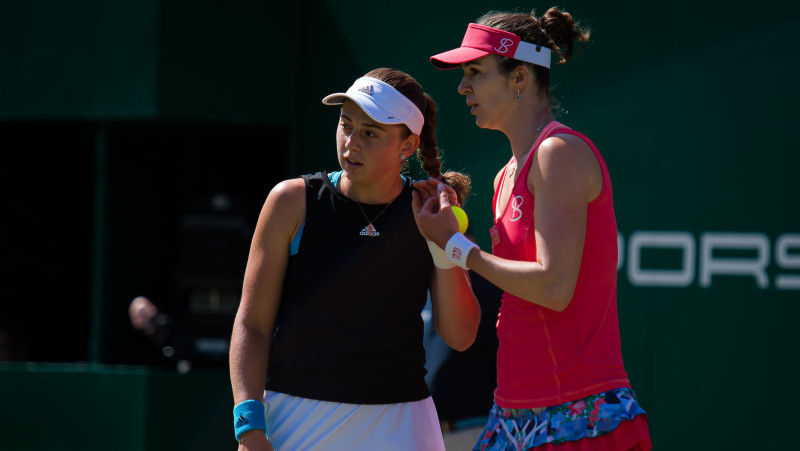 Ostapenko dubultspēlē Jūrmalā uzvar Marcinkeviču