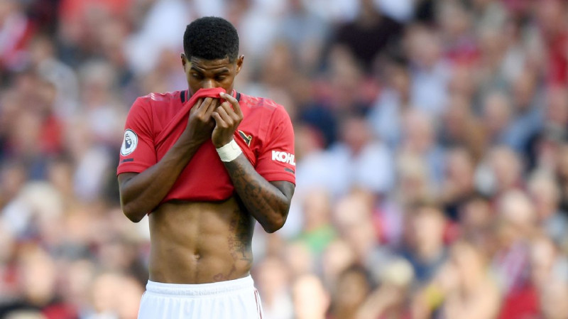 "United" netrāpa pendeli un pašā izskaņā zaudē, "Liverpool" sakauj "Arsenal"