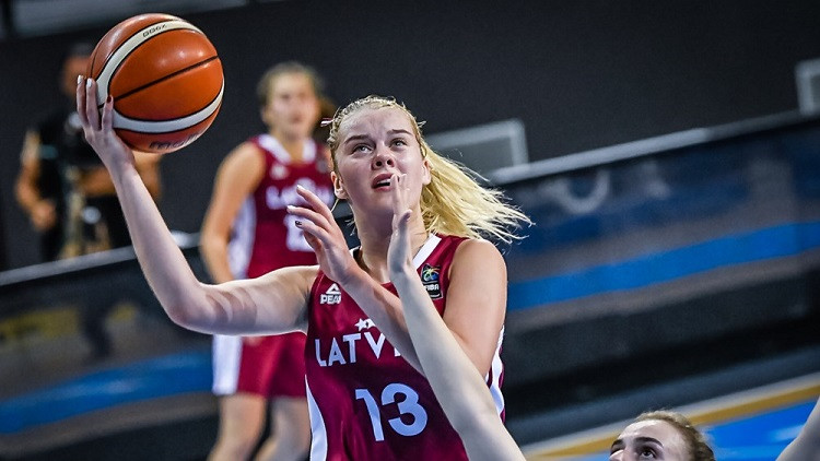 Latvija pēdējās astoņās minūtēs apstājas un netiek uz Pasaules U17 kausu