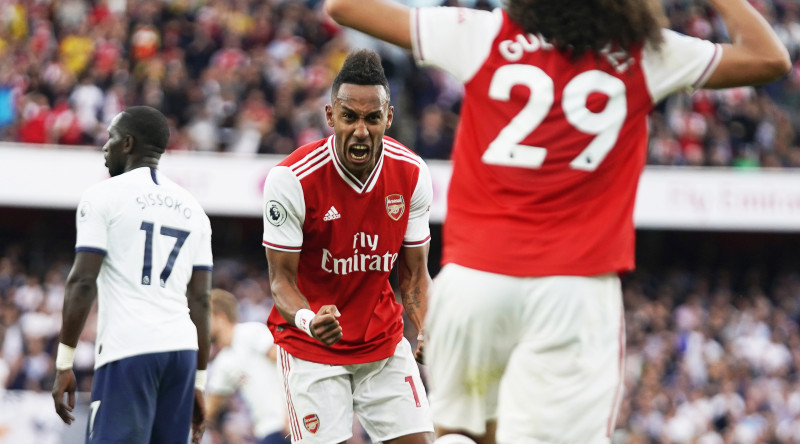 "Arsenal" atspēlē divu vārtu deficītu un cīnās neizšķirti Ziemeļlondonas derbijā