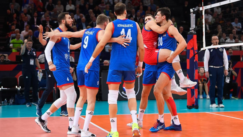 Serbija četros setos uzvar pārsteidzošo Slovēniju un trešo reizi triumfē EČ