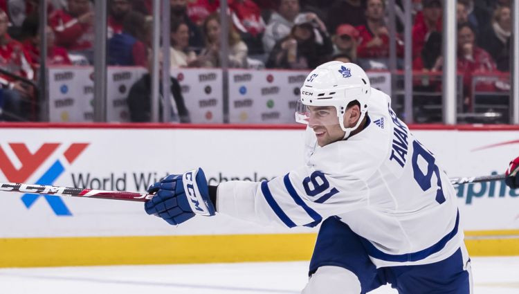 "Maple Leafs" līderis Tavaress nevarēs spēlēt vismaz divas nedēļas