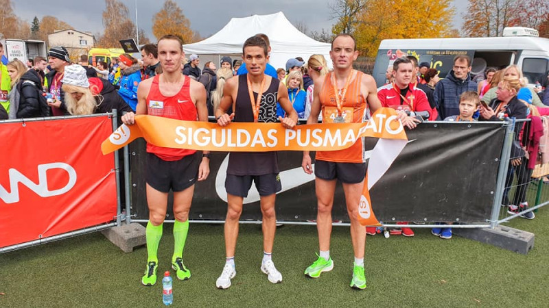 Nesen no pasaules čempionāta atbraukušais Serjogins uzvar Siguldas pusmaratonā