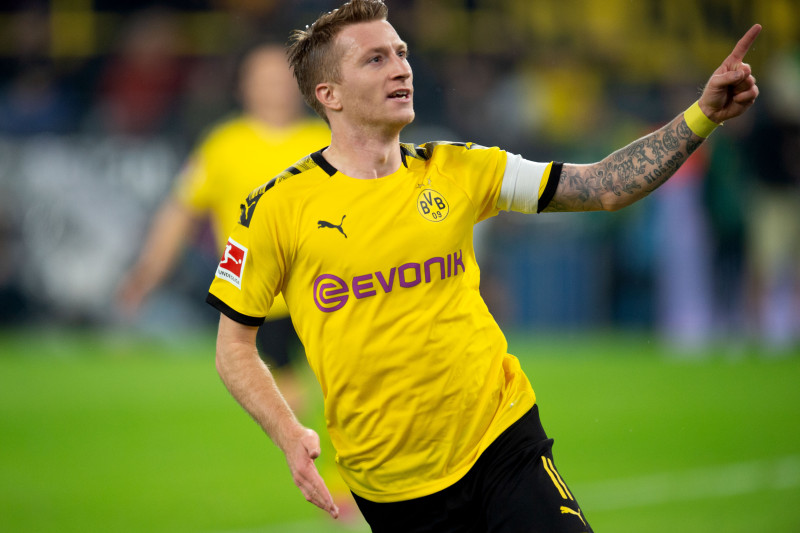 "Bayern" izlaiž uzvaru, 1. un 9. vietu šķir tikai divi punkti