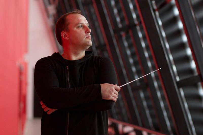 31. oktobrī operetē "Jautrā atraitne" debitēs talantīgais diriģents Jānis Stafeckis