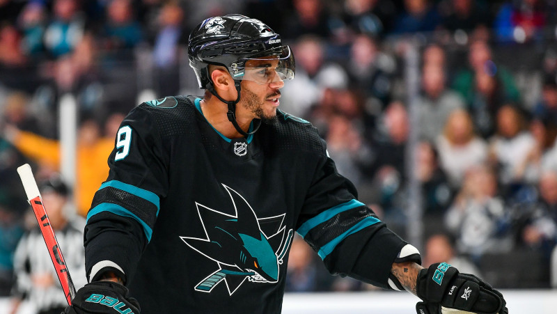NHL izmeklē "Sharks" Keinu pēc sievas apgalvojuma, ka viņš veicis likmes uz savām spēlēm